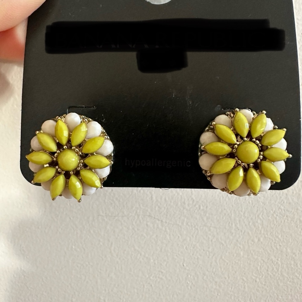 Elegant Floral Stud Earrings